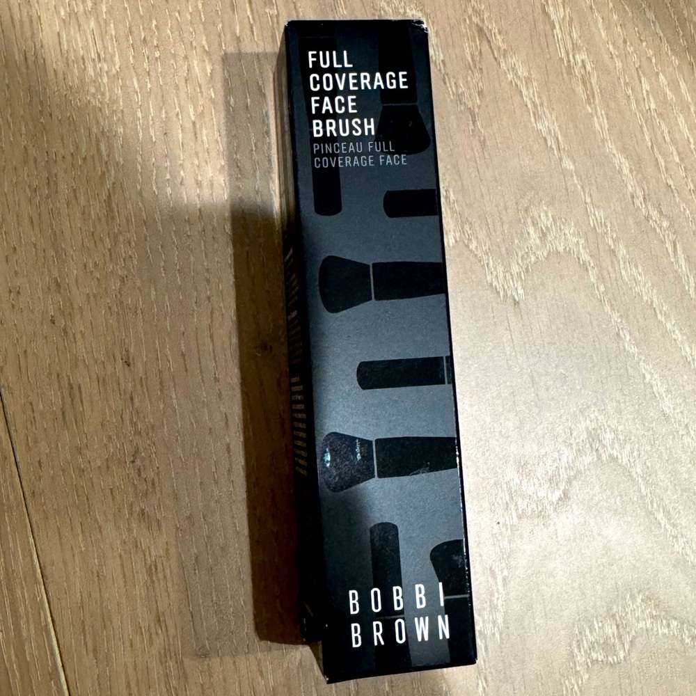 Bobbi Brown Full Coverage Face Makeup Brush (brand new)